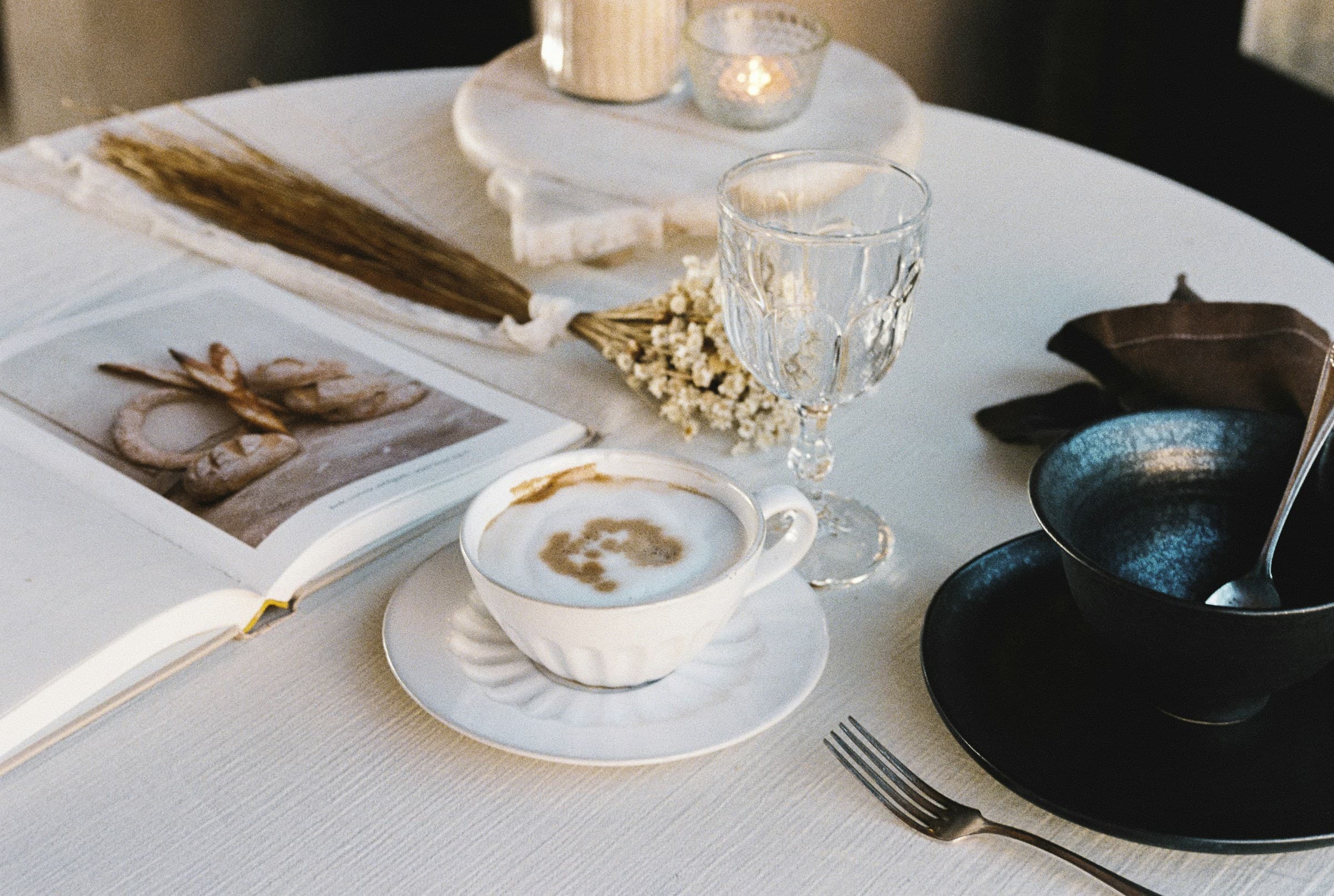 Mesa con café por la mañana